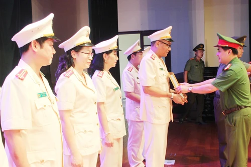 Càng vinh quang, tự hào, càng thấy trách nhiệm hơn với công việc