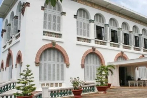 Thăm Bạch Dinh, nhớ trận địa pháo cổ