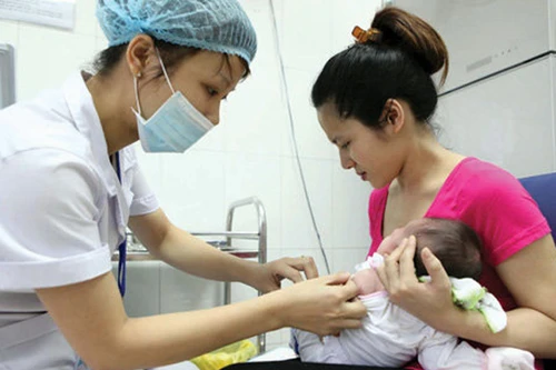 Thiếu vắc xin tiêm dịch vụ vì… chê vắc xin miễn phí