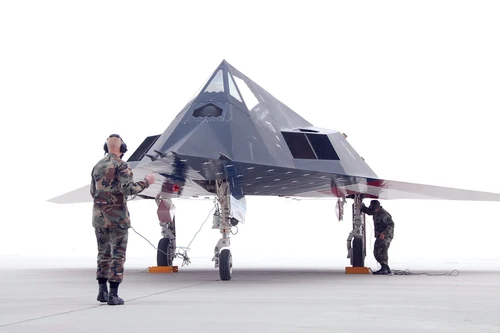 Bất ngờ khi máy bay tàng hình F-117 Nighthawk Mỹ tiếp tục bay tới năm 2034