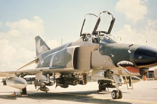Tiêm kích hạng nặng F-4 Phantom II của Iran gặp nạn, hai phi công tử vong