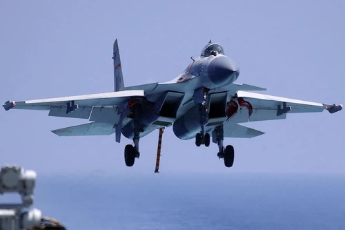 Nhật Bản tố tiêm kích J-15 Trung Quốc khóa radar vào máy bay F-15J gần Okinawa