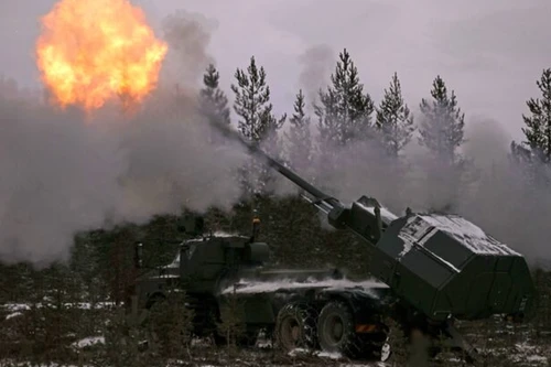 Hỏa lực nhanh của Ukraine với pháo tự hành Archer 155 mm do Thụy Điển cung cấp