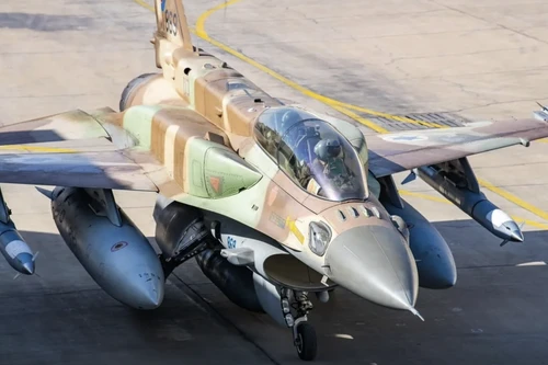 F-16I Sufa mang tên lửa RAMPAGE trong chiến dịch 'Sư tử gầm' tấn công Iran