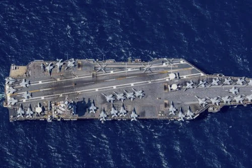 Siêu tàu sân bay Mỹ cập cảng sửa chữa sau sự cố hỏa hoạn