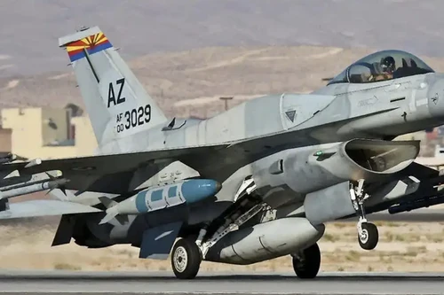 Mỹ bán khẩn cấp 2.700 bom thông minh cho tiêm kích F-16 của UAE, tăng mạnh năng lực tấn công chính xác