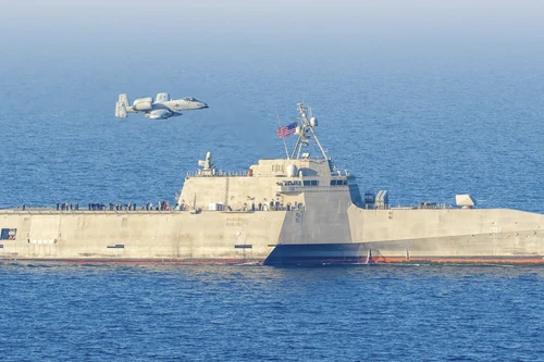 Cường kích A-10 hộ tống tàu săn mìn ở Vịnh Ả Rập, thông điệp răn đe mới của Mỹ trên tuyến hàng hải Hormuz