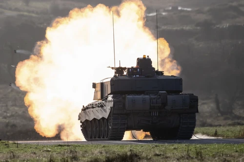 Xe tăng Challenger 3 vượt mốc quan trọng với lần bắn có kíp lái đầu tiên