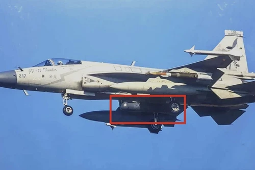 Azerbaijan được cho là đặt mua 40 pod chỉ thị mục tiêu ASELPOD cho tiêm kích JF-17 Block III