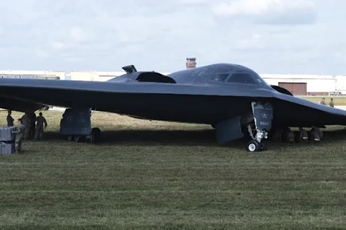 Mỹ mất đến 4 năm mới sửa chữa xong oanh tạc cơ tỷ đô B-2 bị sập càng