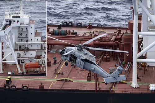 Hải quân Mỹ đổ bộ từ trực thăng MH-60R, chặn bắt tàu chở dầu Veronica III trên Ấn Độ Dương