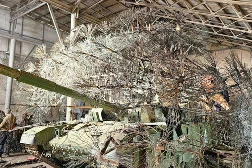 Đối phó với UAV tự sát, xe tăng T-90M trang bị giáp 'bồ công anh'