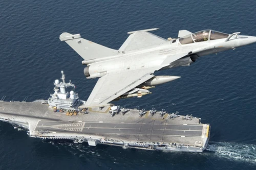 Thụy Điển bật sóng gây nhiễu khi UAV lạ tiếp cận tàu sân bay Charles de Gaulle Pháp