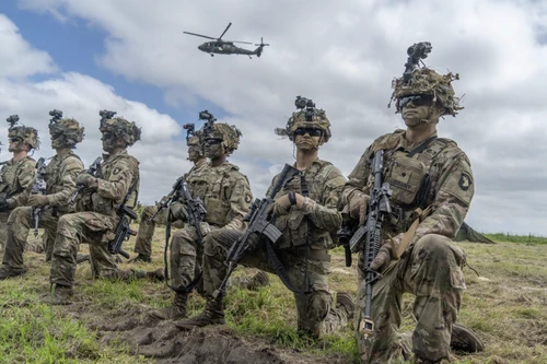 Ngân sách quốc phòng kỷ lục hơn 900 tỷ USD và thông điệp chiến lược của Mỹ 