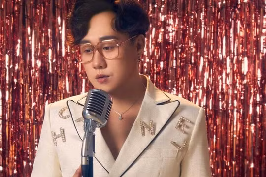 Ồn ào xung quanh việc ca sĩ Trung Quân Idol bị "tố" có hành vi thiếu chuẩn mực 