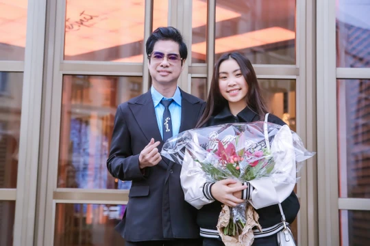 Ngọc Sơn tặng 5.000 Euro mừng học trò trưởng thành