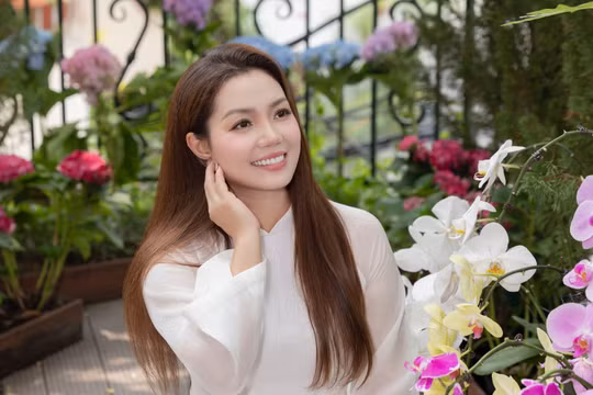 Tô Minh Đức tiết lộ điều xúc động nhất khi cùng Nguyễn Ngọc Anh làm MV "Chuyện của mẹ" 