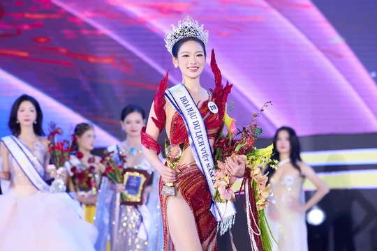 Chân dung cô gái là Thạc sĩ đăng quang "Hoa hậu Du lịch Việt Nam 2026"