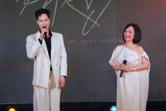 Á vương Minh Tuấn "chào sân" âm nhạc với vai trò ca sĩ