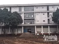 [ẢNH] Cận cảnh khu bệnh viện đang được cải tạo thành nơi điều trị bệnh nhân Covid -19 ở Hà Nội