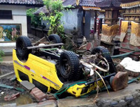 [Ảnh] Cận cảnh hiện trường tan hoang do sóng thần tấn công ở Indonesia