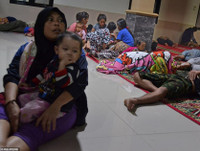 [Ảnh] Cận cảnh hiện trường tan hoang do sóng thần tấn công ở Indonesia