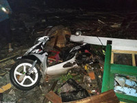 [Ảnh] Cận cảnh hiện trường tan hoang do sóng thần tấn công ở Indonesia