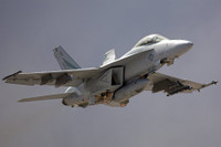 [ẢNH] Tiêm kích hạm mạnh nhất của Mỹ chưa kịp đánh Iran đã bị trọng thương