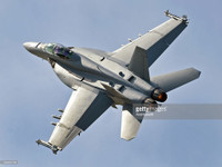 [ẢNH] Tiêm kích hạm mạnh nhất của Mỹ chưa kịp đánh Iran đã bị trọng thương