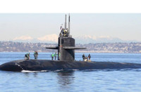 [ẢNH] Sát thủ hạt nhân đóng vai trò cận vệ cho tàu sân bay Mỹ