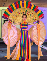 Nguyễn Thị Loan nổi bật bên dàn mỹ nhân Miss Universe 2017