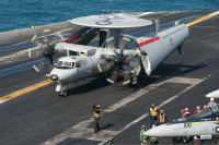 [ẢNH] ‘Thần ưng’ E2- phân nửa sức mạnh của tàu sân bay Mỹ