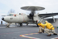 [ẢNH] ‘Thần ưng’ E2- phân nửa sức mạnh của tàu sân bay Mỹ