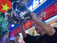 10 năm rồi, người hâm mộ bóng đá Việt lại có một đêm không ngủ