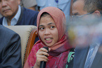 [ẢNH] Nữ bị cáo người Indonesia vụ sát hại công dân Triều Tiên mang hộ chiếu Kim Chol mừng vui được thả