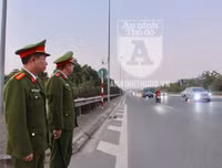 [ẢNH] Toàn cảnh xúc động đón mừng những người hùng của bóng đá Việt Nam