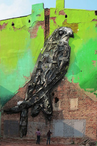 Nghệ sĩ Bồ Đào Nha tái chế rác thành tác phẩm nghệ thuật