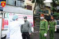 Công an Hà Nội tăng cường kiểm soát người ra đường, thực hiện nghiêm cách ly xã hội phòng ngừa Covid-19