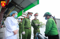 Công an Hà Nội tăng cường kiểm soát người ra đường, thực hiện nghiêm cách ly xã hội phòng ngừa Covid-19