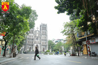 Công an Hà Nội tăng cường kiểm soát người ra đường, thực hiện nghiêm cách ly xã hội phòng ngừa Covid-19