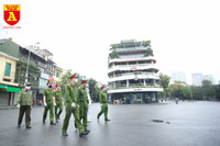 Công an Hà Nội tăng cường kiểm soát người ra đường, thực hiện nghiêm cách ly xã hội phòng ngừa Covid-19