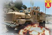 [ẢNH] Xe bọc thép Mỹ lao thẳng vào húc thiết giáp BTR-80 Nga tại Syria