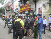 [ẢNH] Trấn áp đối tượng manh động cố thủ: Những khoảnh khắc căng như dây đàn