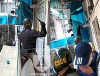 [ẢNH] Trấn áp đối tượng manh động cố thủ: Những khoảnh khắc căng như dây đàn