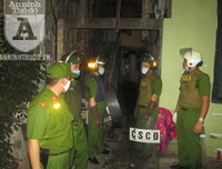 [ẢNH] Trấn áp đối tượng manh động cố thủ: Những khoảnh khắc căng như dây đàn