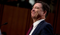 Hồi ký của cựu Giám đốc FBI James Comey 'nói xấu' ông Trump bán chạy nhất trang Amazon