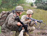 Thoát Nga, Ukraine ra mắt vũ khí lai từ AK-47 và M16, sự hoàn hảo hay chỉ là trò lố?