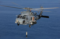 [ẢNH] Trực thăng hải quân Mỹ đánh rơi khí tài triệu USD khi bay