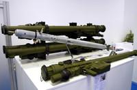 [ẢNH] Xe Nga vừa đi vừa phóng tên lửa, xé nát máy bay không người lái