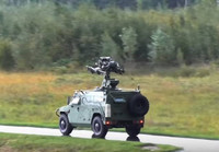 [ẢNH] Xe Nga vừa đi vừa phóng tên lửa, xé nát máy bay không người lái